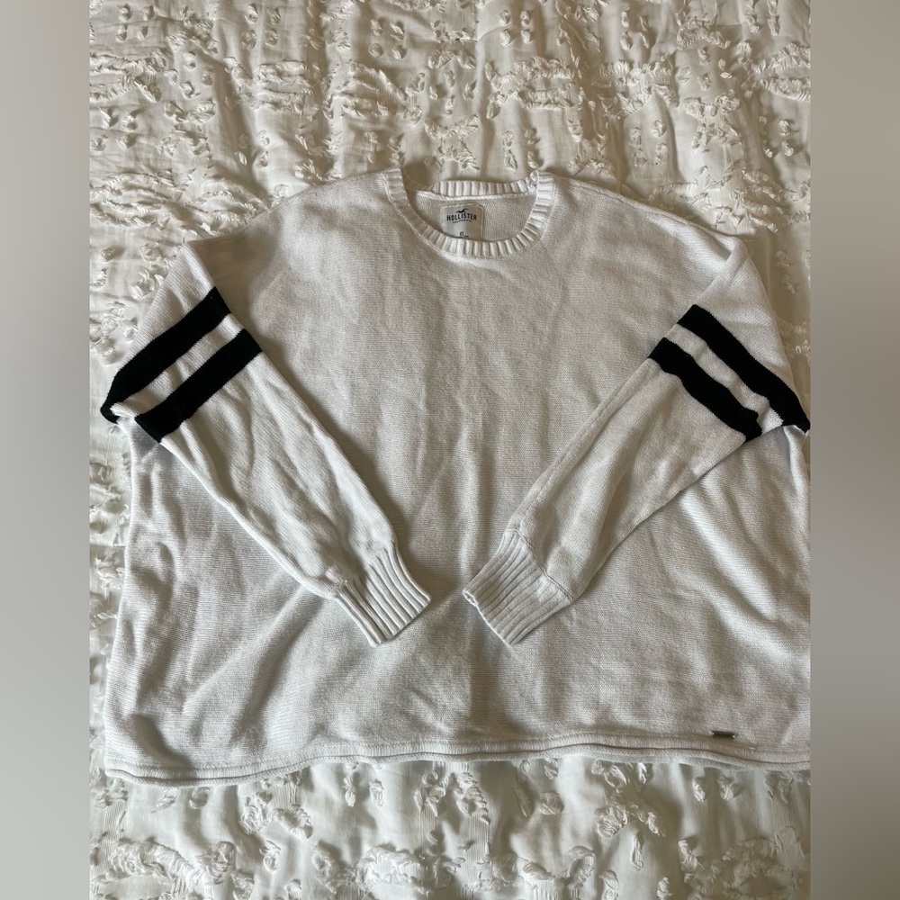 Hollister Women’s oversized White Sweater with black stripes size XS SKU 204